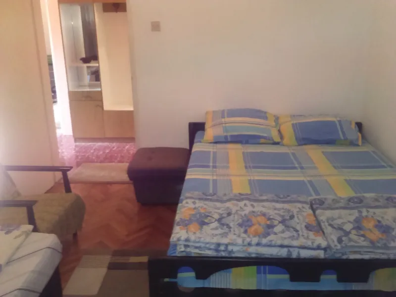 Izdajem sobe u Sutomoru
