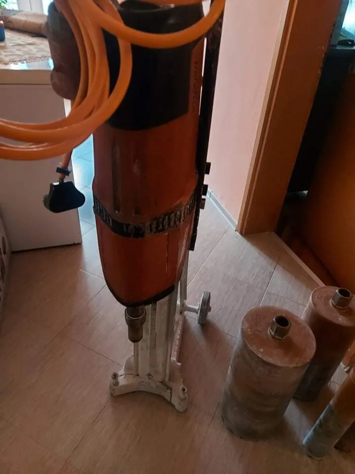 Masina za busenje rupa HILTI DD500