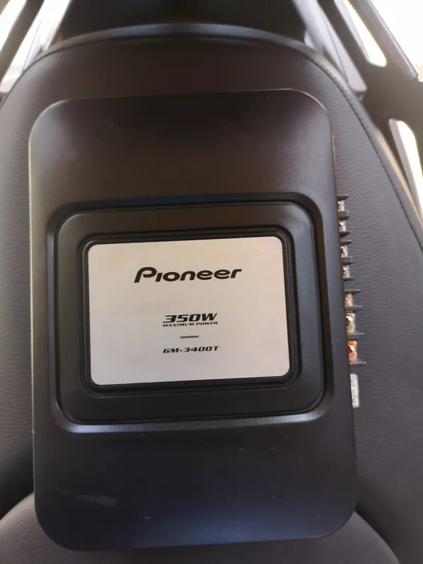 Auto pojačalo.
