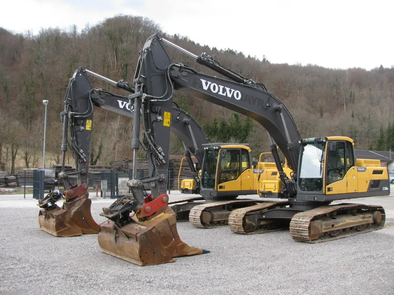 Bager gusjeničar VOLVO EC250DNL TOP stanje sa 2 kašike 8.003 sati i 8.741 sati
