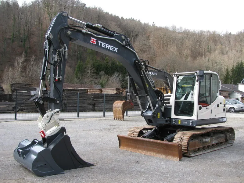 Bager TEREX TC125 sa POWERTILLT 2 NOVE kašike
