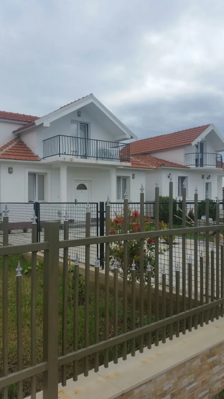 Prodajem kucu u Stoju