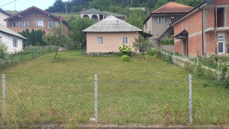Prodajem kuću sa placem
