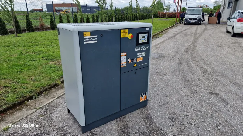 Polovan vijčani kompresor Atlas Copco GA 22FF sa integrisanim sušačem - 9,8 bar