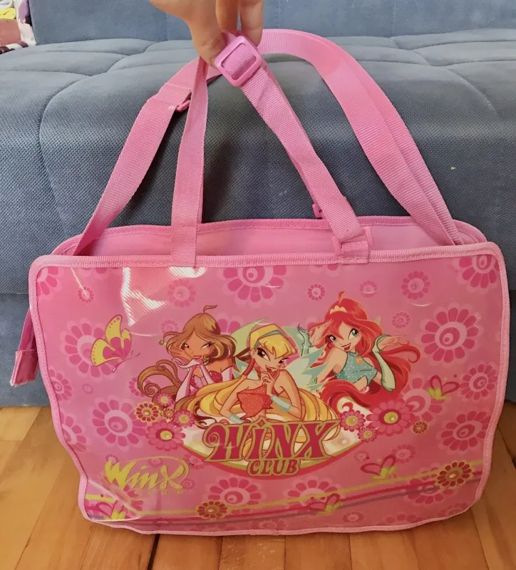 Prodajem dječiju tašnu "Winx"