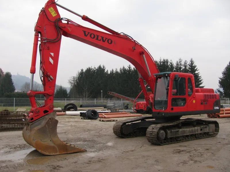 Volvo EC240BNLC Težina 26.000kg original 6.100 radnih sati