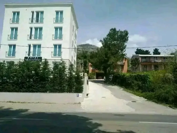 IZDAJEM    APARTMAN  OD  120 M2    4  SPAVACE  SOBE  2  KUPATILA     