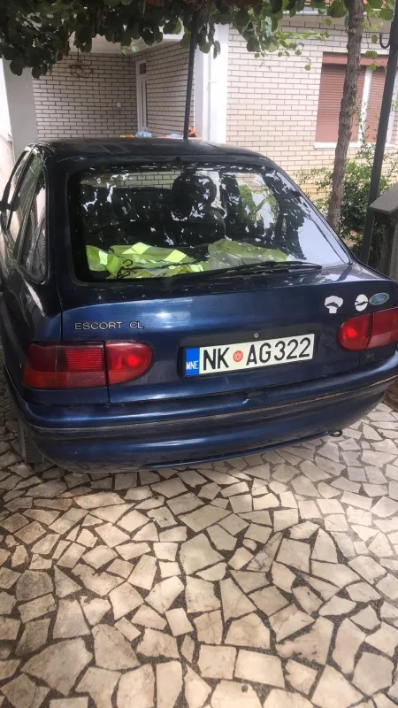 AUTOMOBIL FORD EKSORT 94