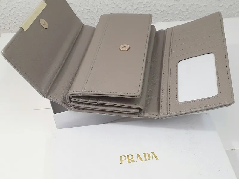 zenski novcanik PRADA