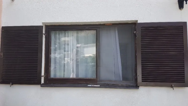 Drvena stolarija, prozor 120x180cm sa kapcima i mogućnošću otvaranja na makaze, 