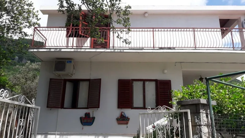      Trosobni apartman blizu Budve