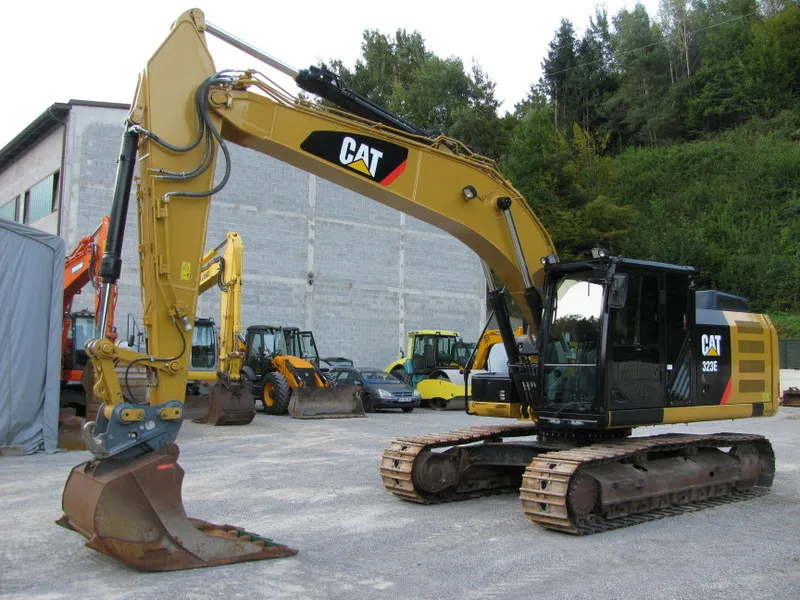 Bager CATERPILLAR 323E L  TOP stanje