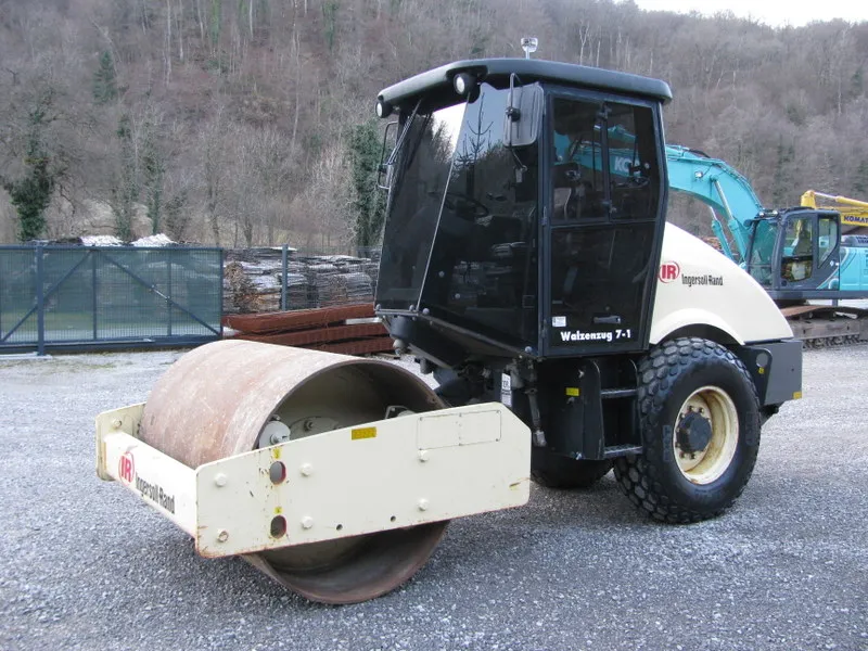 Valjak Ingersol Rand SD77 XD samo 1.491 radnih sati