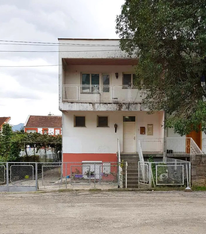 Prodajem Kucu preko Morace preko puta Ars Medika