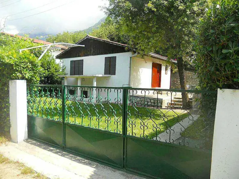 Sutomore kuca na prodaju