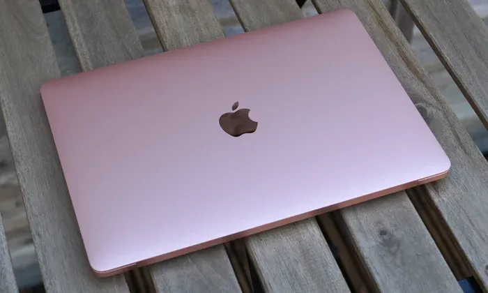 **Na prodaju MacBook Air M1 (2020) – TOP stanje**