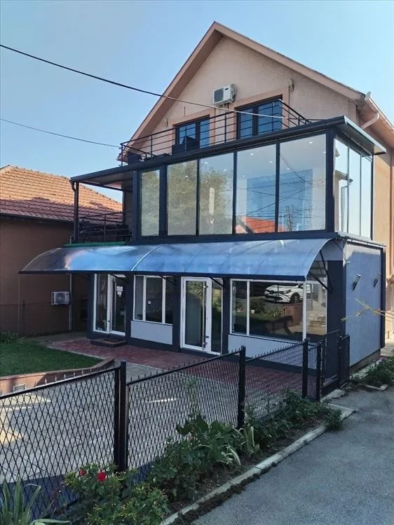 Sremcica,centar ul.Beogradska lokal 55m2(+11m2)