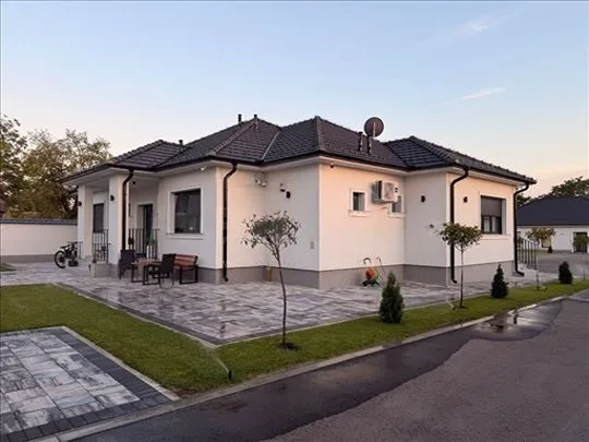 Luksuzna porodicna kuca sa poslovnim prostor-na rate,Vladimirovac