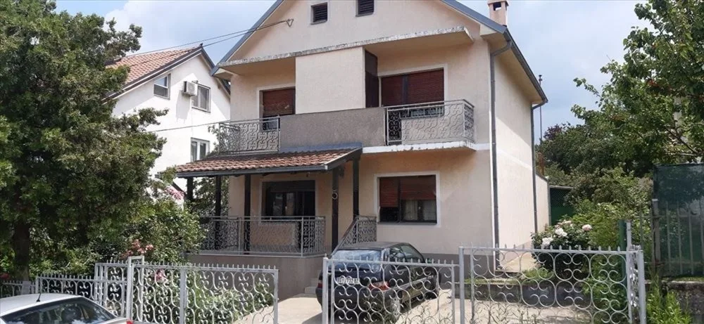 Prodaje se porodicna kuca u Sremcici-Beograd