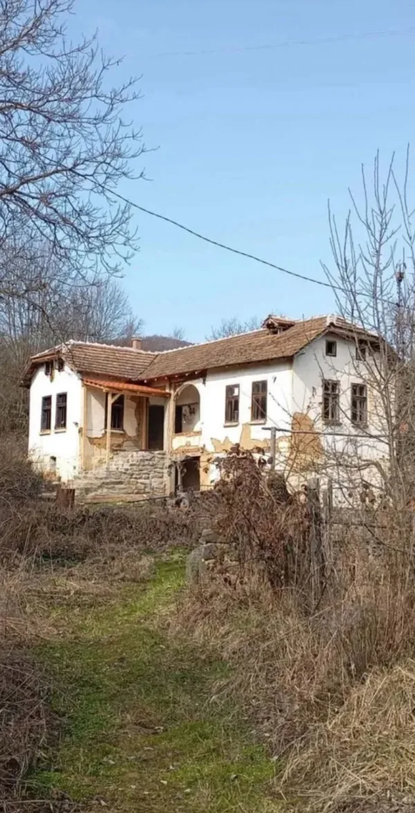 Na prodaju kuca sa zemljistem na Staroj Planini-Senokos