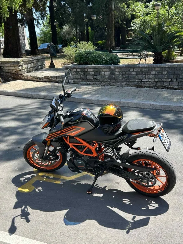 Prodajem KTM Duke 125 2022